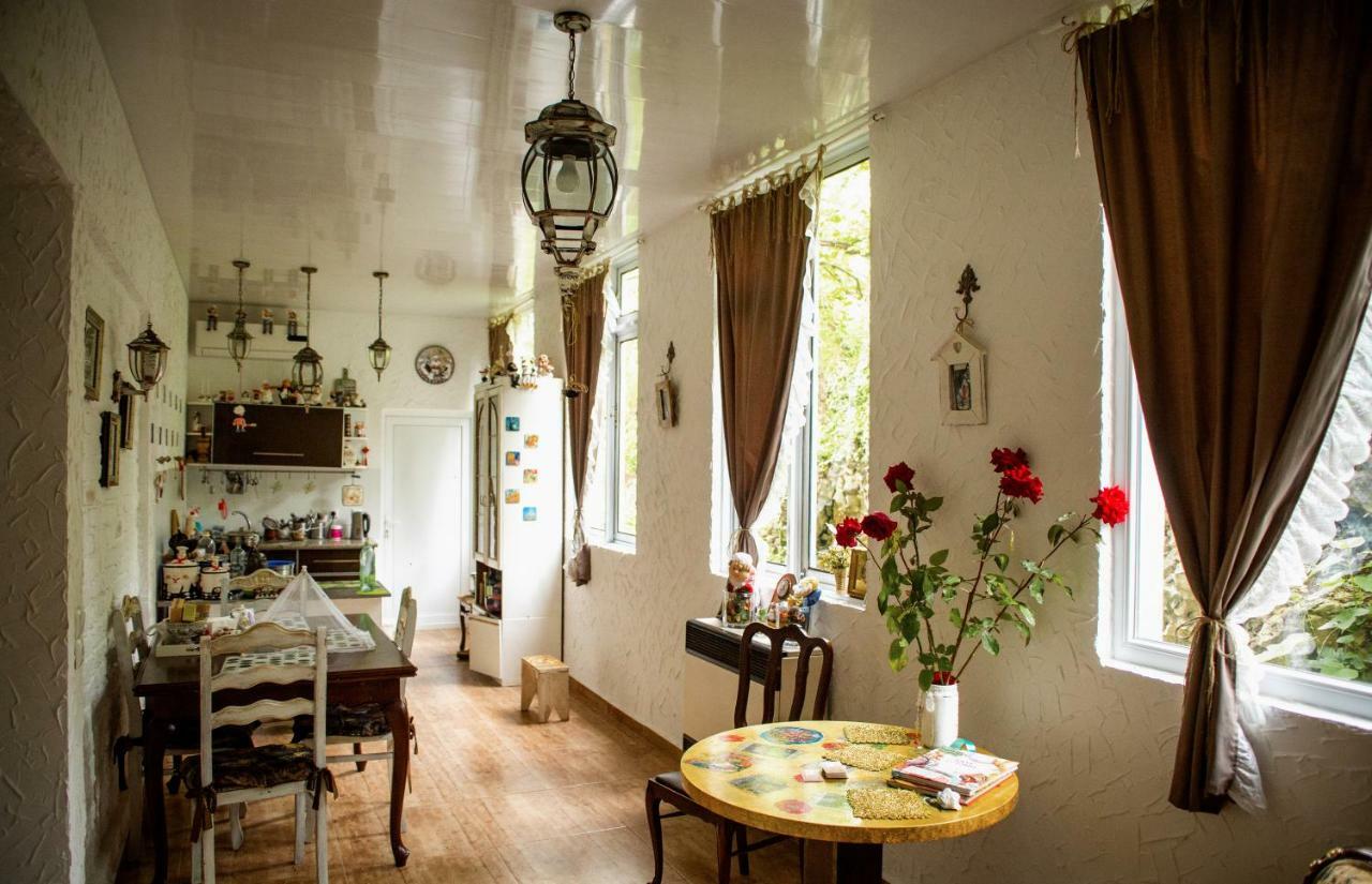 Art House Kutateli Hotel Tskaltubo Ngoại thất bức ảnh